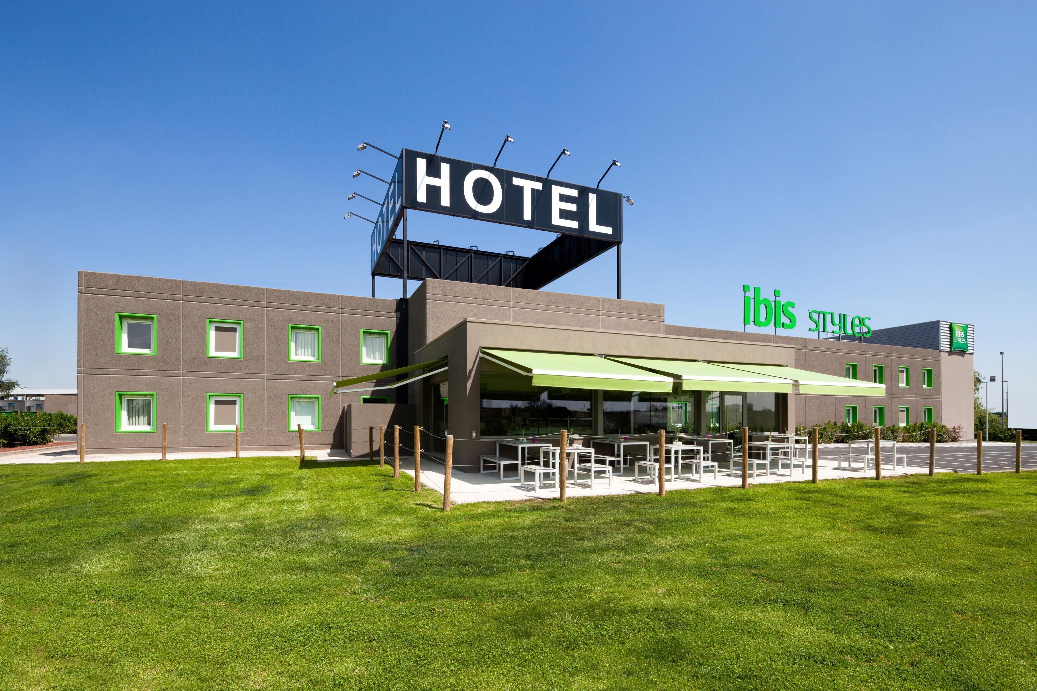 Hotel Ibis Styles Lleida Torrefarrera Eksteriør bilde