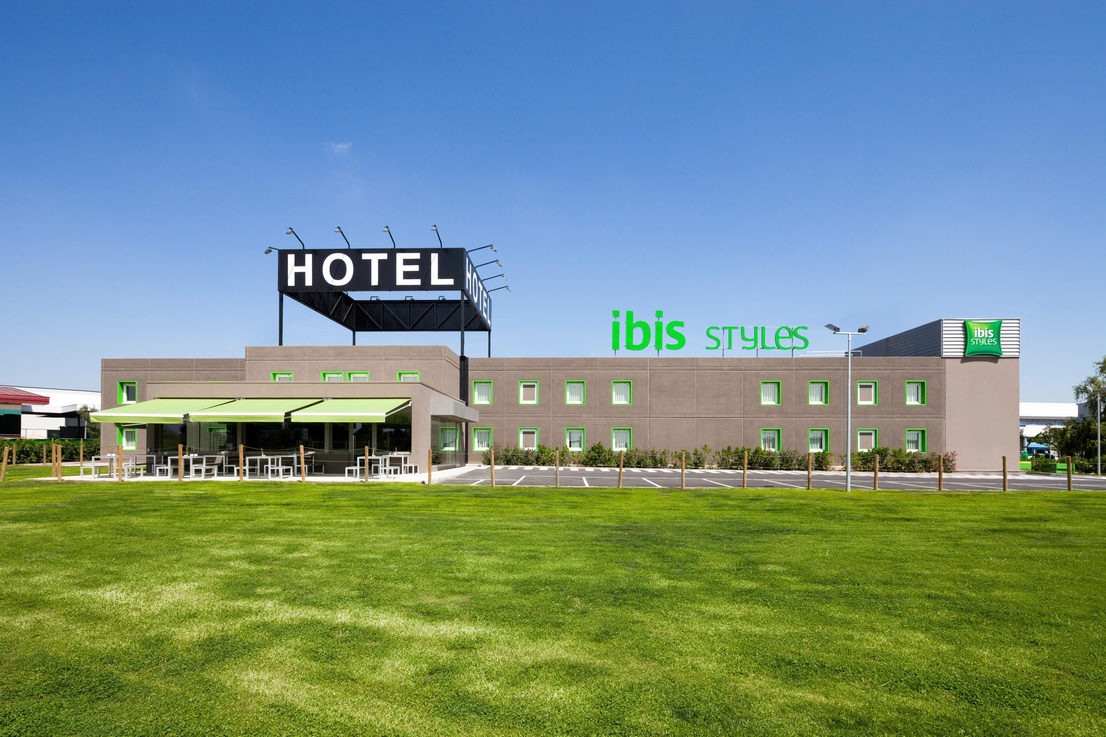 Hotel Ibis Styles Lleida Torrefarrera Eksteriør bilde